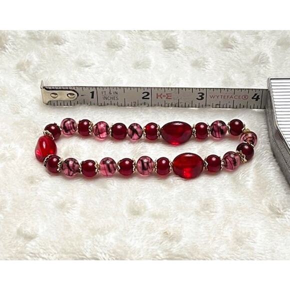 Vintage Ruby Red & Pink Swirl Glass Bead 8" Stretch Bracelet - Picture 3 of 4